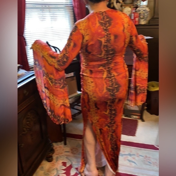 Featuring an orange material with a ombre Payton print design and long sleeve L - Picture 11 of 13